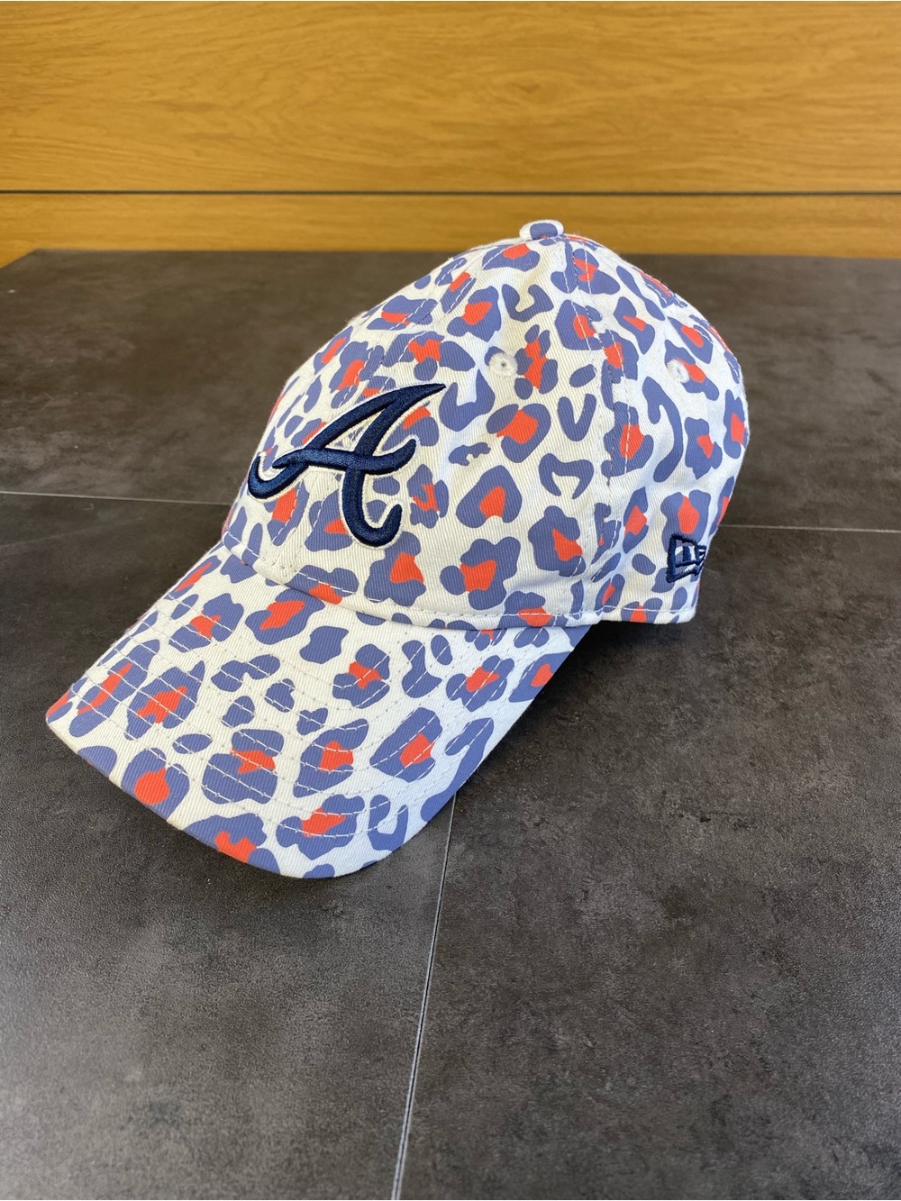 Atlanta braves New Era women’s Leopard Print Cap White/Blue/Red-NWT